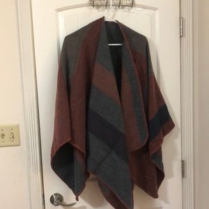 BB Dakota Reversible Poncho. Warm & perfect for feeling cozy while out and about